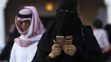 لن تصدق ماذا فعل هذا الأخ!! .. فتاة سعودية تروي قصة جوال أخوها المراهق عندما تصفحت الواتساب الخاص به .. مفاجأة صادمة!
