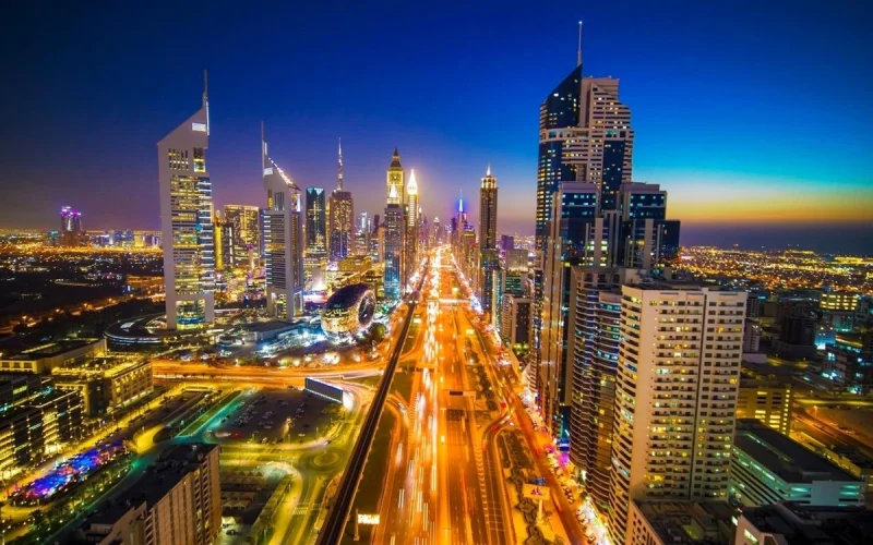 قرار الإمارات بإلغاء مدة السماح ترحيل المغتربين