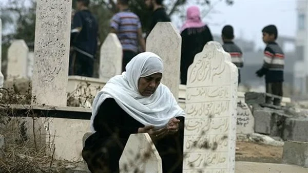 الإفتاء توضح حكم زيارة القبور في عيد الفطر المبارك.. 3 شروط مهمة
